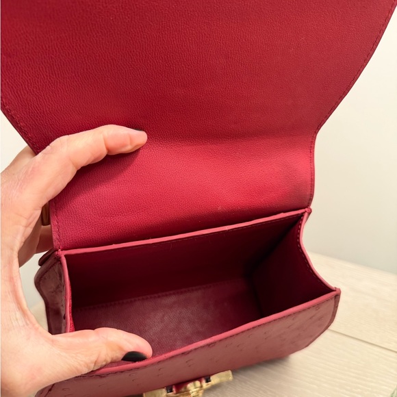 *NEW* Red Ostrich Style Leather Flap Handbag, Gold Hardware With Long Strap - Picture 4 of 7
